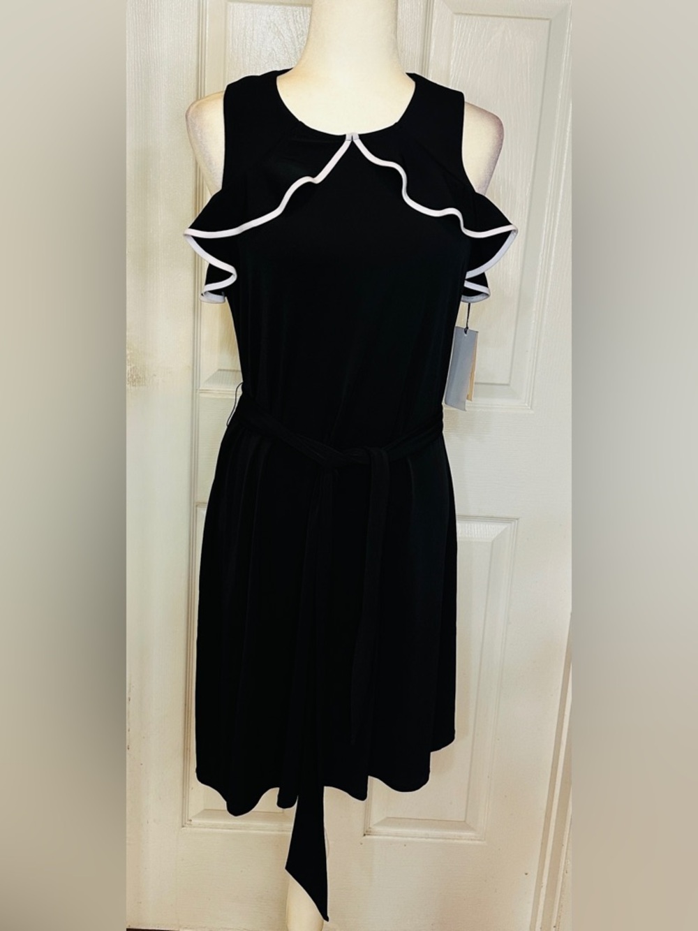 Ivanka Trump Dress Black White Ruffle Sleeveless Knee Length Size Medium New